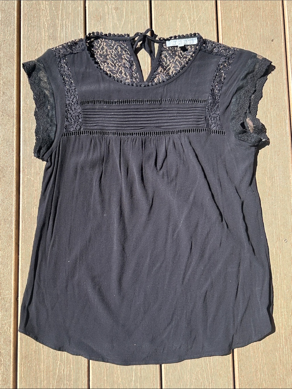 🩶5/$30 Daniel Rainn from Stitch fix “Becru" Lace Detail Black Blouse
Size Medium